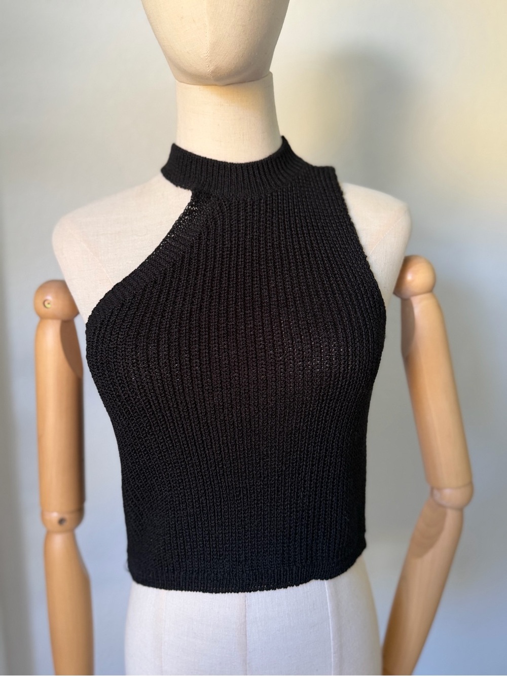 One-Shoulder Black Ribbed Knit Tank - Picture 3 of 5